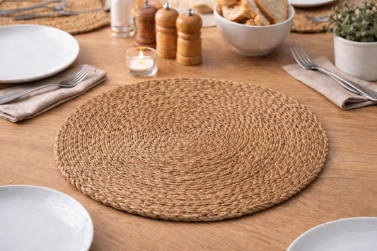 4'Lü Amerikan Servis – Doğal Hasır Yuvarlak Masa Sunumluğu 35 CM